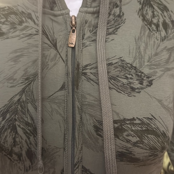 NWT Northern reflections size small Green Leaf Print Hoodie - Picture 3 of 4